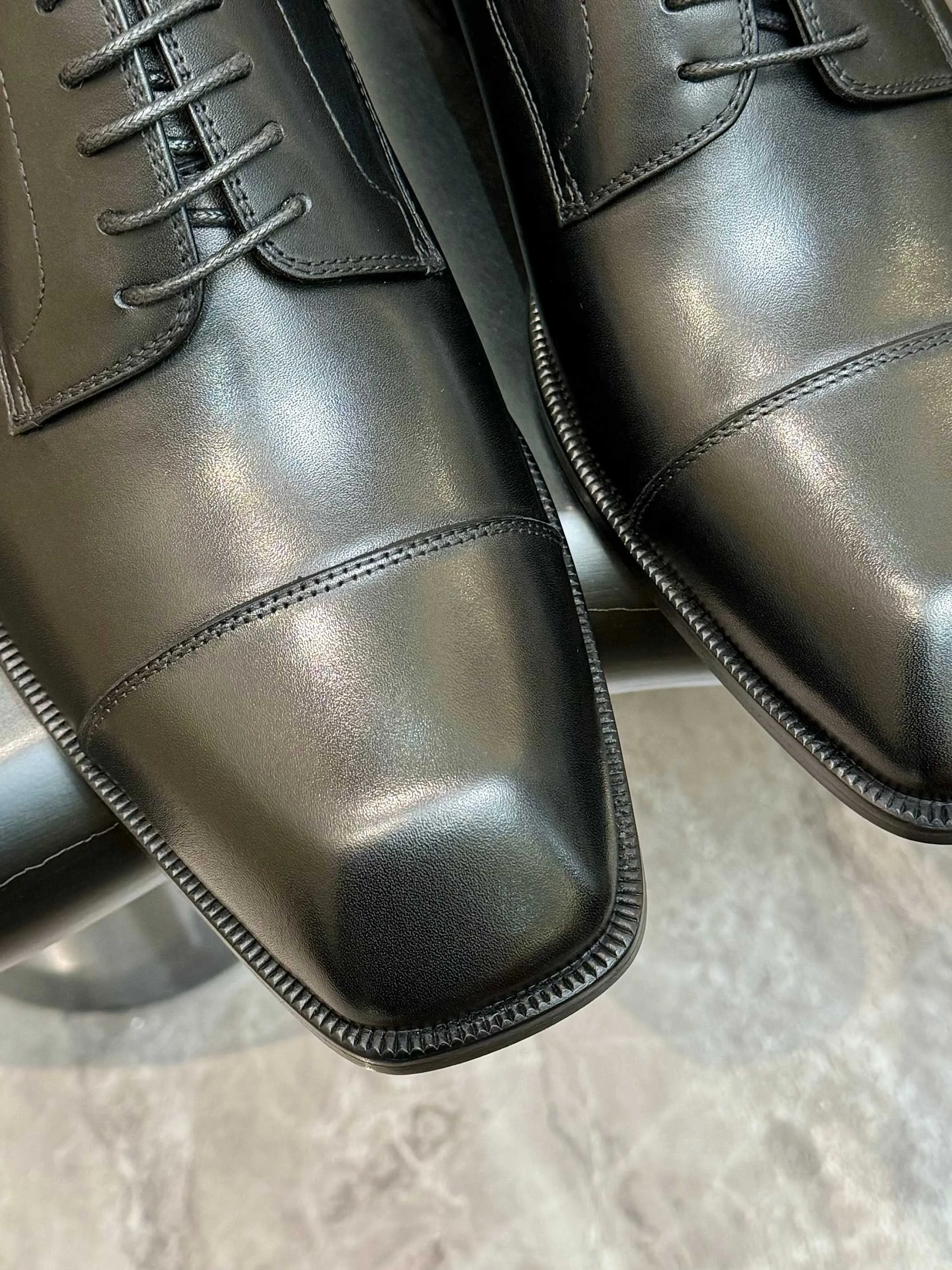 [CL red sole shoes] Top P: 1020💰 Size 39-44 (⚠️38.45.46.47 custom-made, non-returnable and non-exchangeable) 🆑High-end men's business formal leather shoes, original authentic top quality goods ••✅💯 Top original order purchasing agent! Original imported patterned cowhide ➕Imported cowhide lining ➕Cowhide feet ➕Original leather outsole~🉑️Feel free to compare the authentic ones!